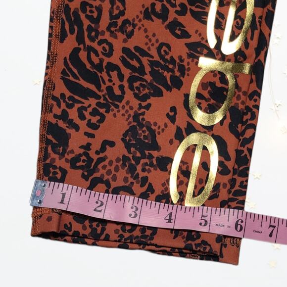 Bebe Mocha Animal Print Logo Activewear Capri Fashion Leggings ~ size Large - Picture 8 of 8